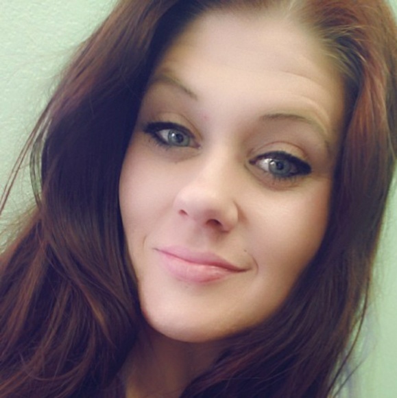 Meet your Posher, Courtney - Picture 6 of 7